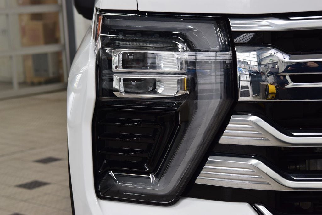 2024 Chevrolet Silverado 3500HD High Country Z71 w/ Technology Package - 23055840 - 11