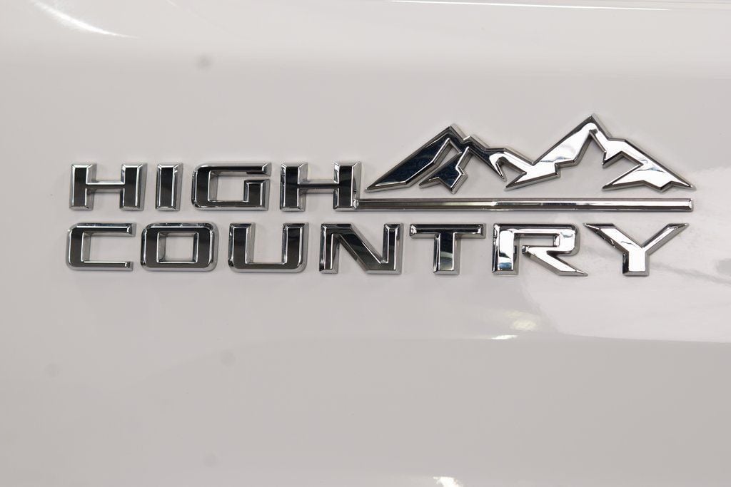 2024 Chevrolet Silverado 3500HD High Country Z71 w/ Technology Package - 23055840 - 17