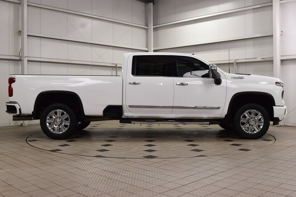 2024 Chevrolet Silverado 3500HD High Country Z71 w/ Technology Package - 23055840 - 8