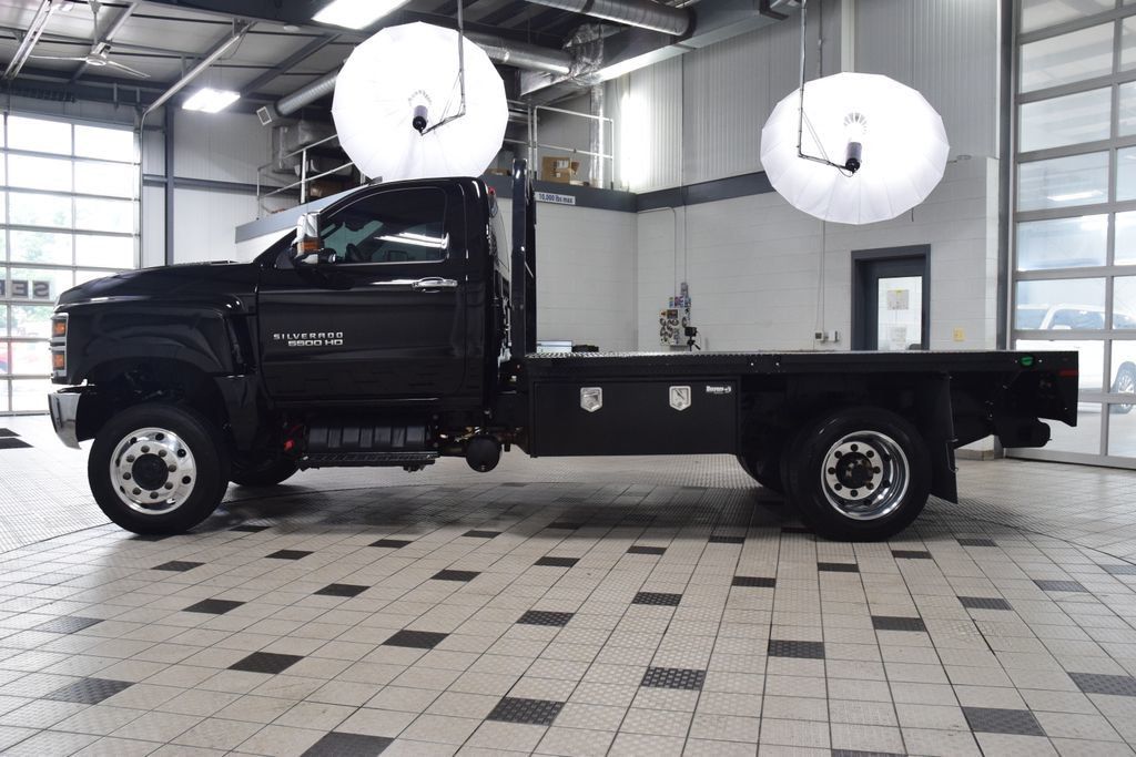 2024 Chevrolet Silverado 5500HD 5500HD REG CAB 4X4 LT * DURAMAX * 11' FLATBED * LOCAL TRADE - 23028584 - 2