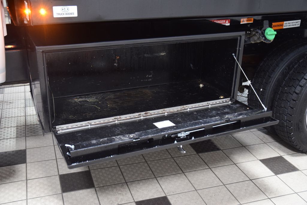 2024 Chevrolet Silverado 6500HD 6500HD CREW 4X4 * DURAMAX * 12' LANDSCAPE DUMP W/ CHIP TOP - 23024875 - 40
