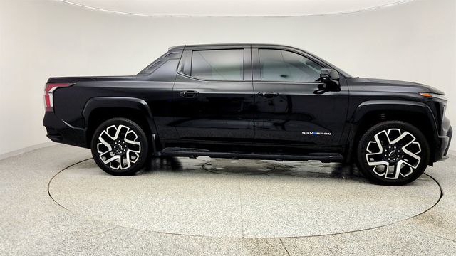 2024 Chevrolet Silverado EV e4WD Crew Cab Work Truck - 22990339 - 3