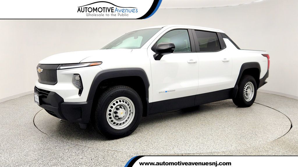 2024 Chevrolet Silverado EV e4WD Crew Cab Work Truck w/ 1FL Fleet Pkg & Spray-On Bedliner - 23019746 | Video 1