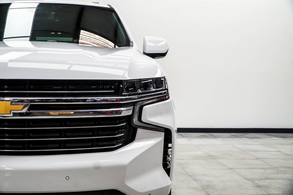 2024 Chevrolet Suburban LT photo 4
