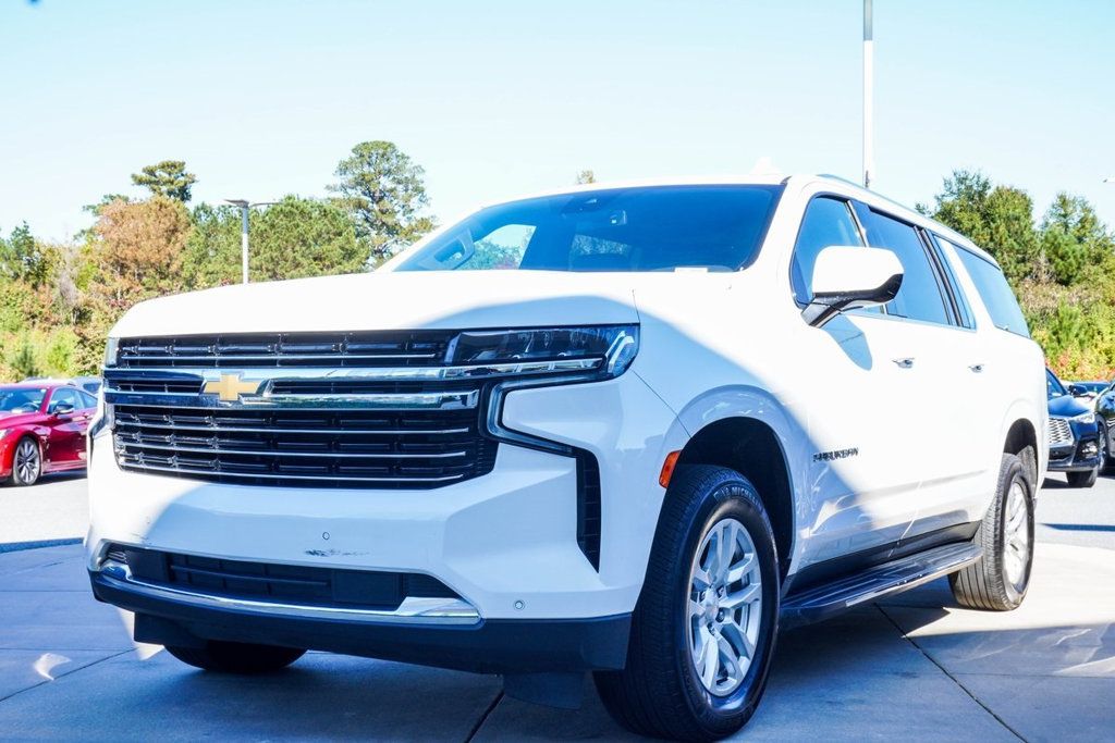 2024 Chevrolet Suburban LT photo 3