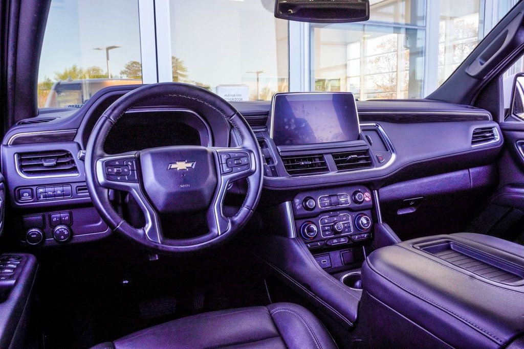 2024 Chevrolet Suburban LT photo 4