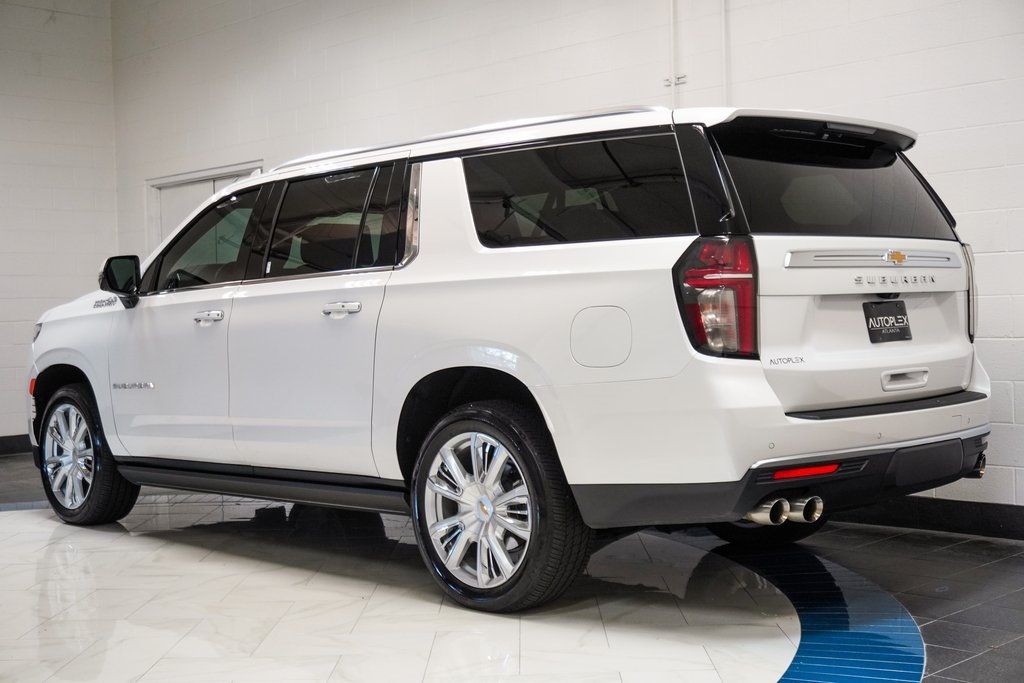 2024 Chevrolet Suburban High Country photo 2