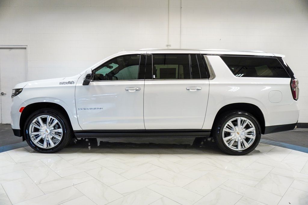 2024 Chevrolet Suburban High Country photo 3