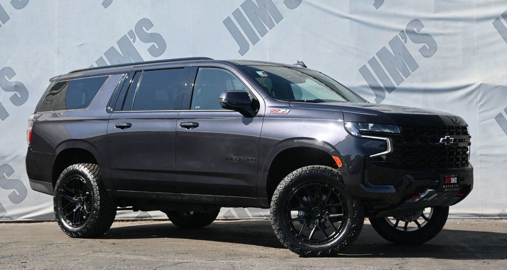 2024 Chevrolet Suburban Z71 photo 2