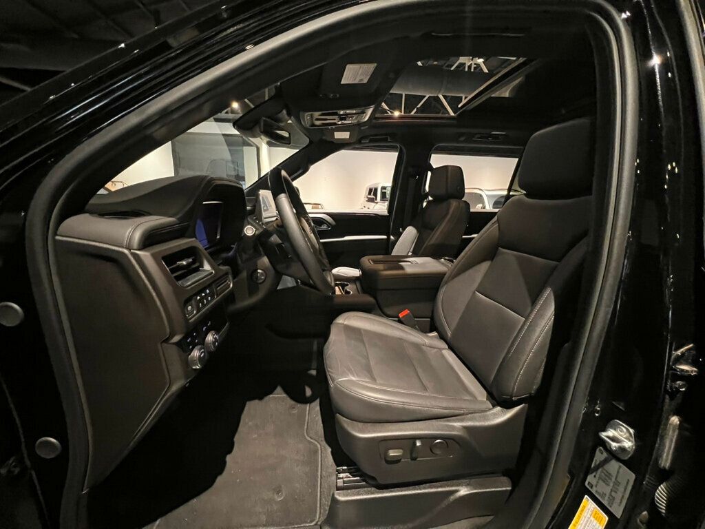 2024 Chevrolet Suburban Z71/4WD/LuxuryPkg/2ndRowCaptains/PanoramicSunroof/NAV - 22984399 - 9
