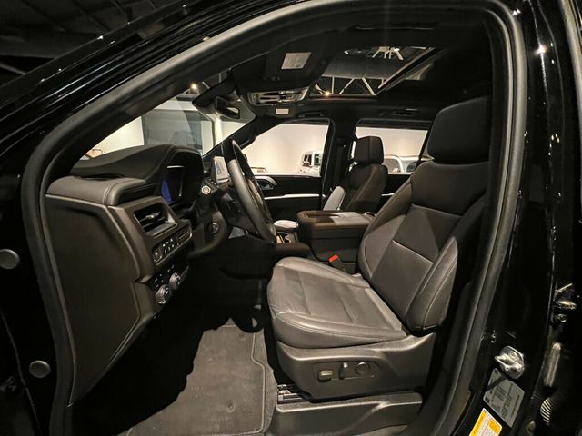 2024 Chevrolet Suburban Z71/4WD/LuxuryPkg/2ndRowCaptains/PanoramicSunroof/NAV - 22984399 - 9