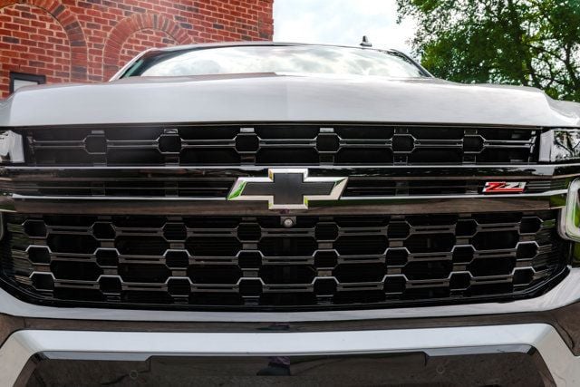 2024 Chevrolet Suburban Z71/LuxuryPkg/4WD/PanoramicSurnoof/DriversAlertPkg/NAV - 23047657 - 16
