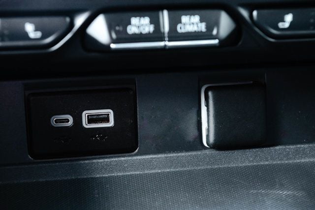 2024 Chevrolet Suburban Z71/LuxuryPkg/4WD/PanoramicSurnoof/DriversAlertPkg/NAV - 23047657 - 43