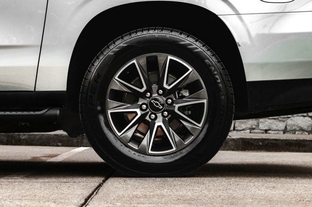 2024 Chevrolet Suburban Z71/LuxuryPkg/4WD/PanoramicSurnoof/DriversAlertPkg/NAV - 23047657 - 7