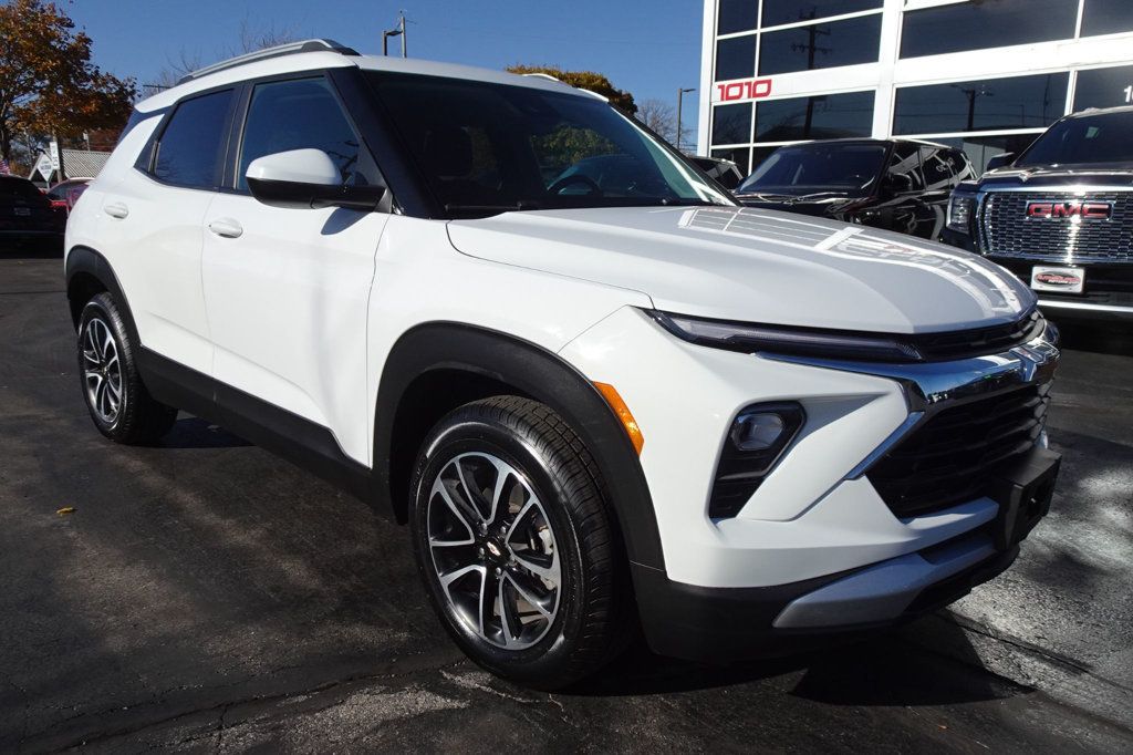 2024 Chevrolet Trailblazer LT photo 2