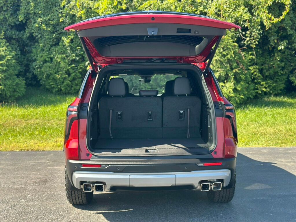 2024 Chevrolet Traverse Z71 photo 2