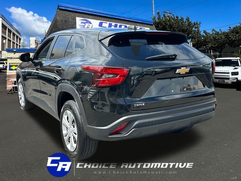 2024 Chevrolet Trax FWD 4dr LS - 23023345 - 4