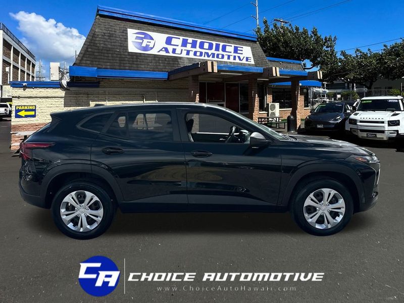 2024 Chevrolet Trax FWD 4dr LS - 23023345 - 8