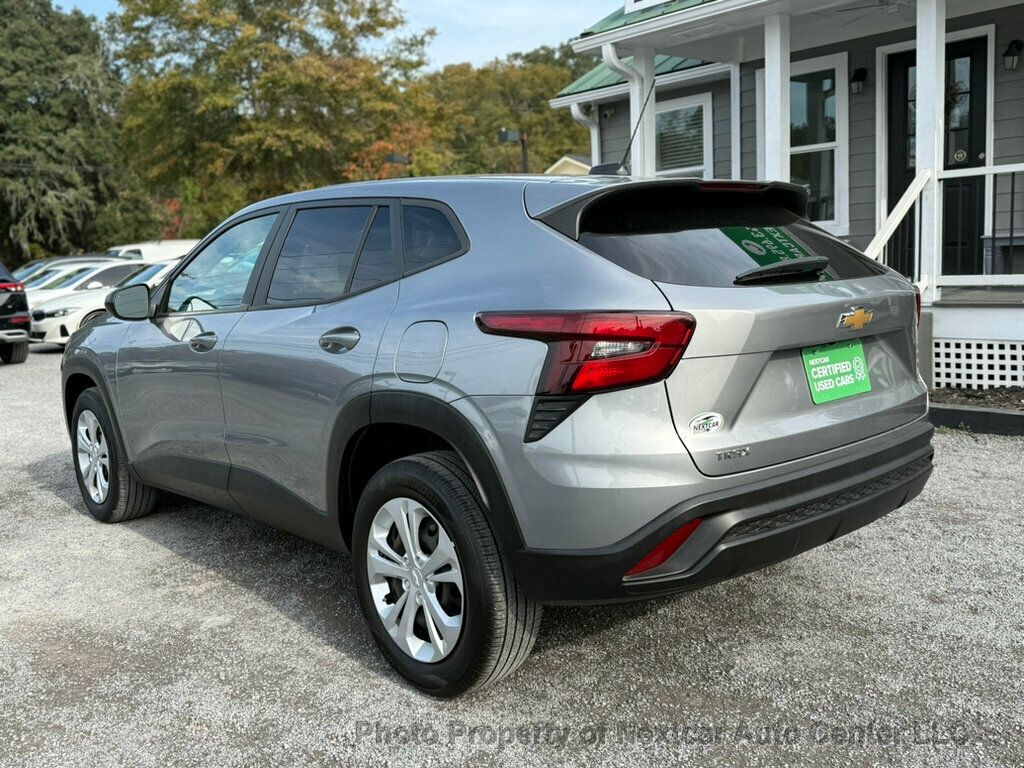 2024 Chevrolet Trax LS photo 3
