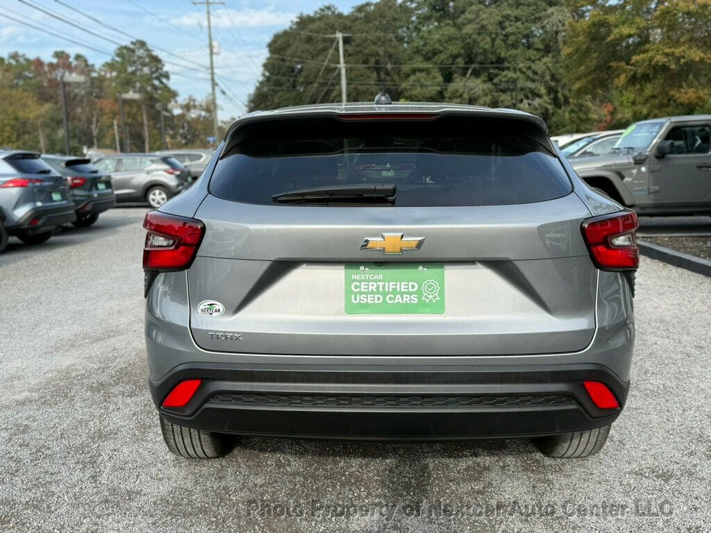 2024 Chevrolet Trax LS photo 4