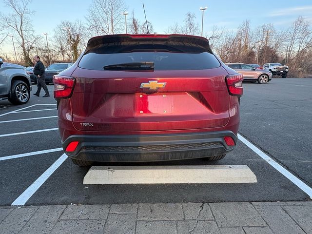 2024 Chevrolet Trax FWD 4dr LS - 22988961 - 23