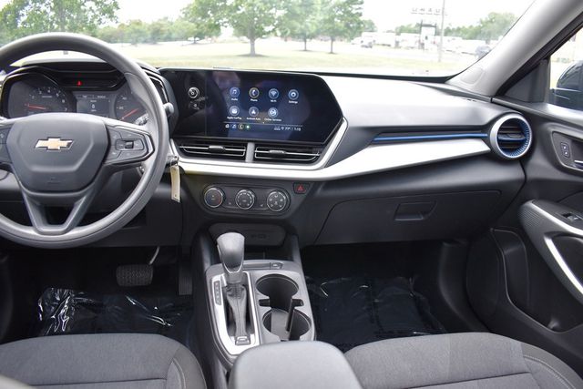 2024 Chevrolet Trax FWD 4dr LS - 23023318 - 24
