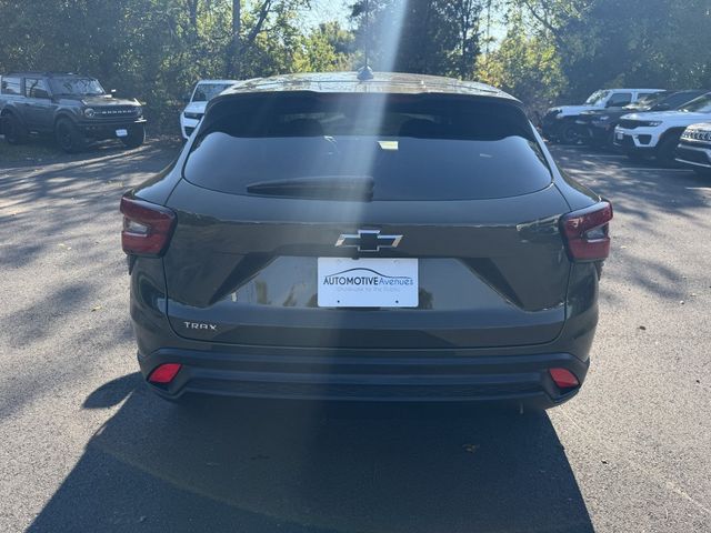 2024 Chevrolet Trax FWD 4dr LS w/ Convenience Package, Heated Seats & Remote Start - 23094740 - 2