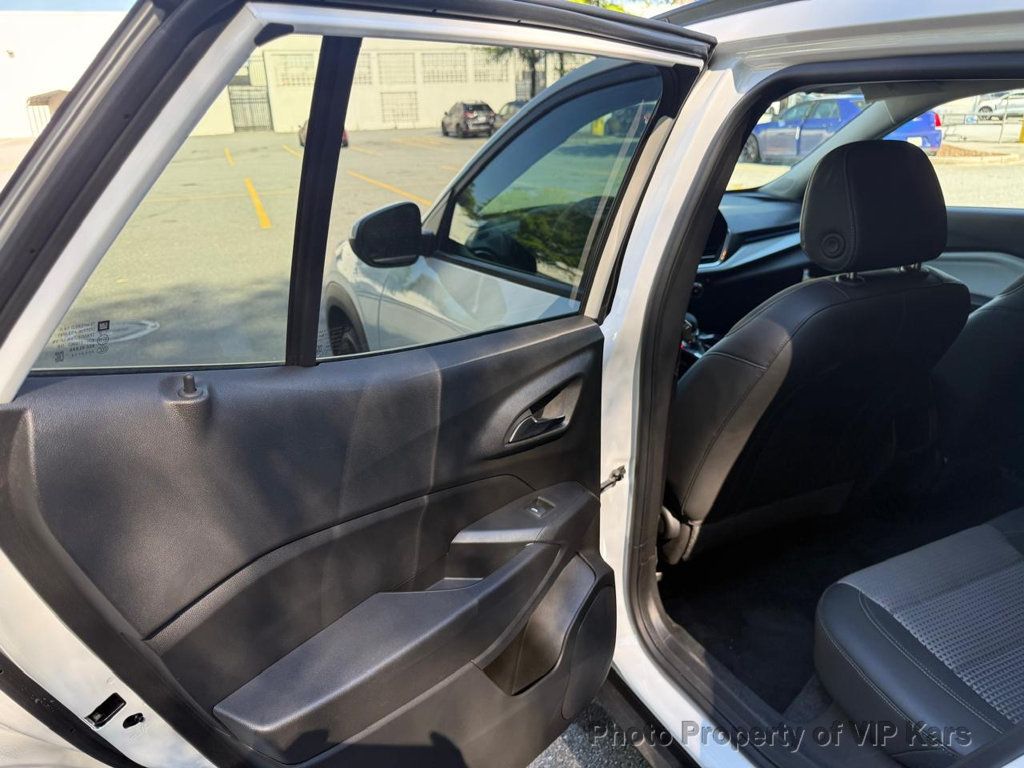 2024 Chevrolet Trax FWD 4dr LT - 23036216 - 11