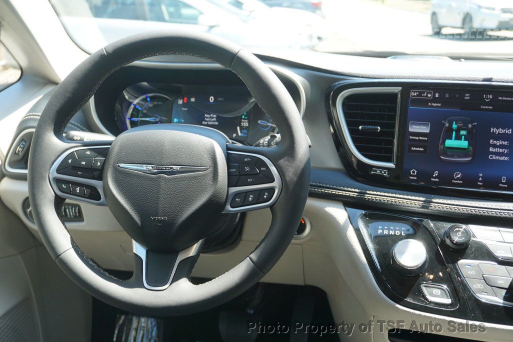 2024 Chrysler Pacifica Hybrid photo 12