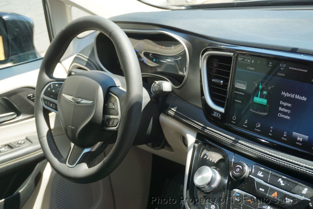 2024 Chrysler Pacifica Hybrid photo 14