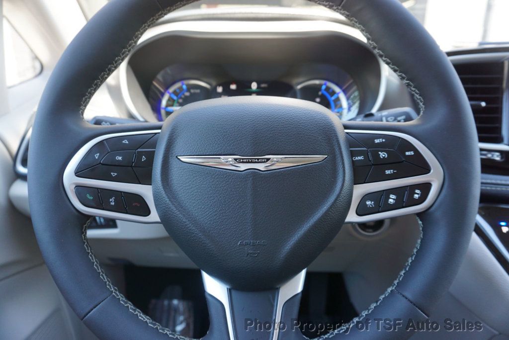 2024 Chrysler Pacifica Hybrid photo 22