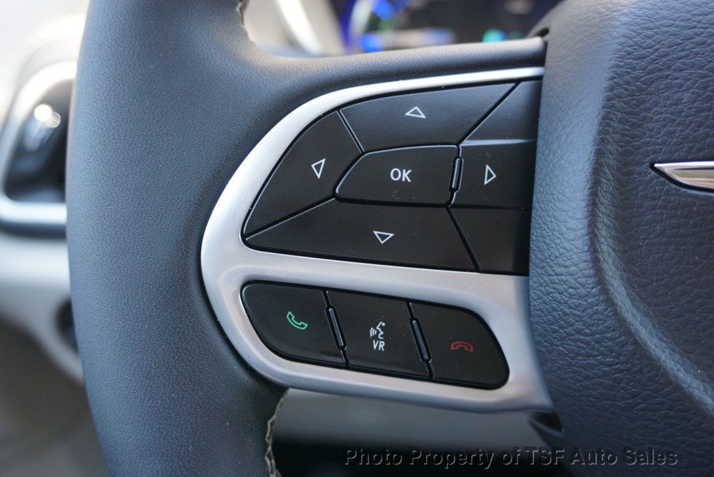 2024 Chrysler Pacifica Hybrid photo 23