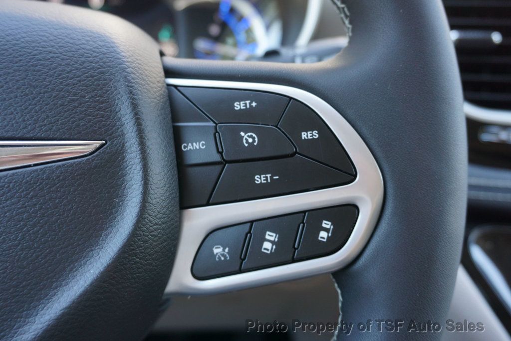 2024 Chrysler Pacifica Hybrid photo 24