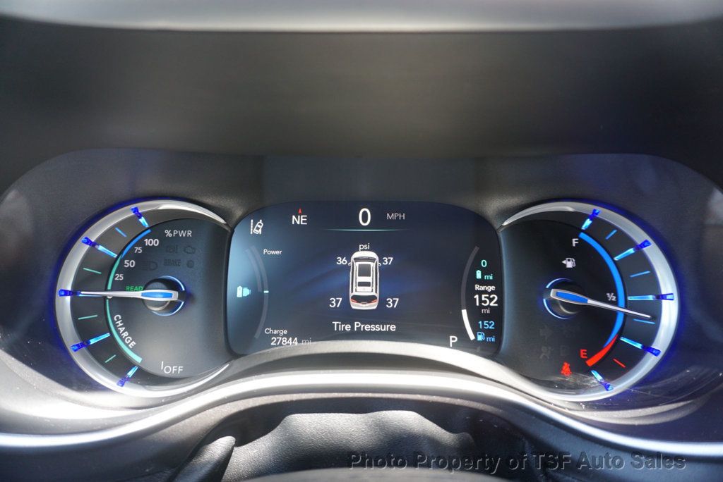 2024 Chrysler Pacifica Hybrid photo 25