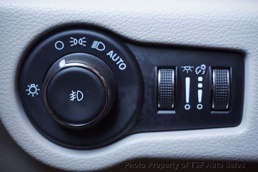 2024 Chrysler Pacifica Hybrid photo 26