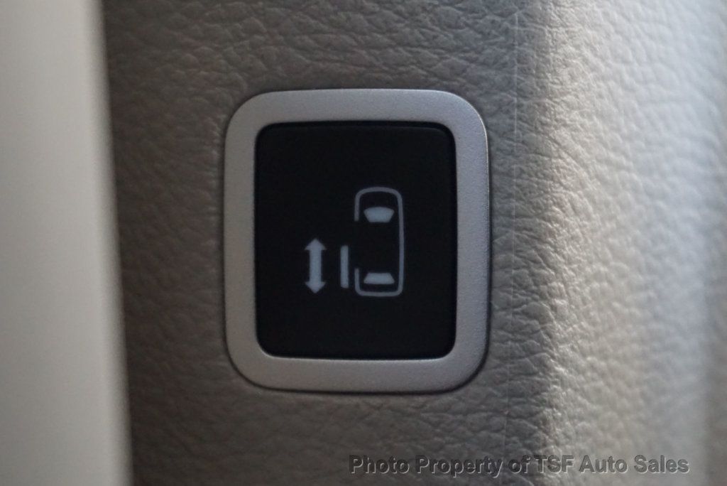 2024 Chrysler Pacifica Hybrid photo 28