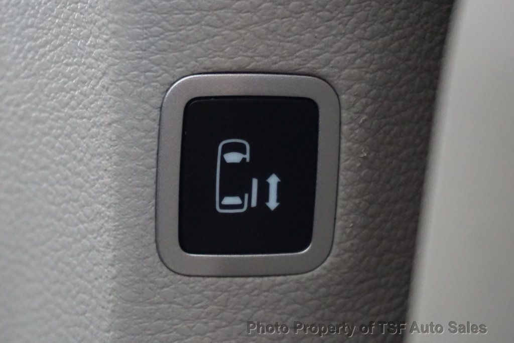 2024 Chrysler Pacifica Hybrid photo 29