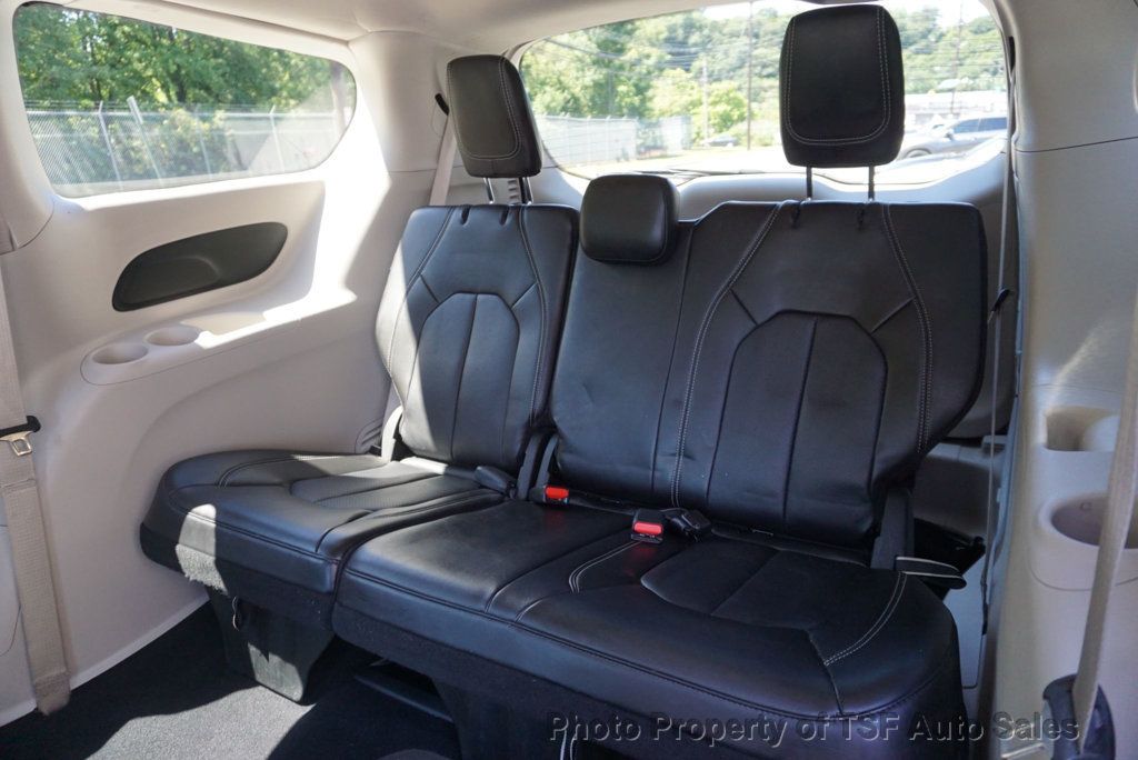2024 Chrysler Pacifica Hybrid photo 31