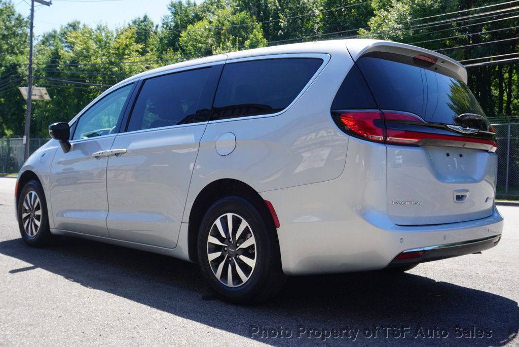 2024 Chrysler Pacifica Hybrid photo 5