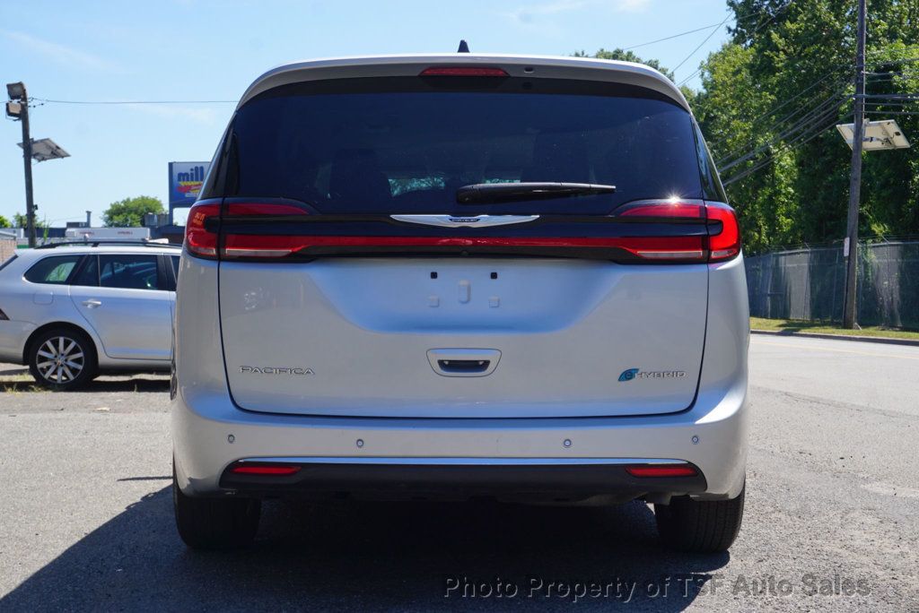 2024 Chrysler Pacifica Hybrid photo 6