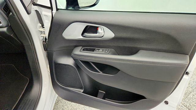 2024 Chrysler Pacifica Hybrid S Appearance Pkg - 22966698 - 27