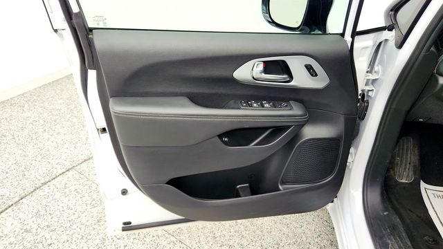 2024 Chrysler Pacifica Hybrid S Appearance Pkg FWD - 23022504 - 9
