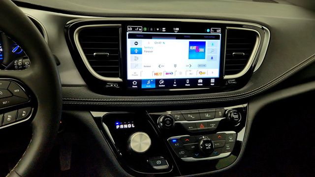 2024 Chrysler Pacifica Hybrid S Appearance Pkg FWD - 23022504 - 16