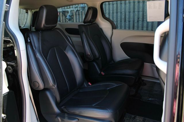 2024 Chrysler Pacifica ONE OWNER HYBRID SELECT W/ 10.1" UCONNECT NAVIGATION, LEATHER - 23039658 - 9