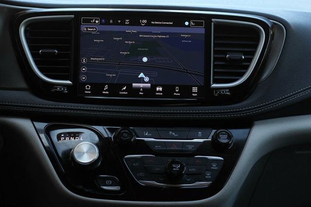 2024 Chrysler Pacifica ONE OWNER HYBRID SELECT W/ 10.1" UCONNECT NAVIGATION, LEATHER - 23039658 - 13