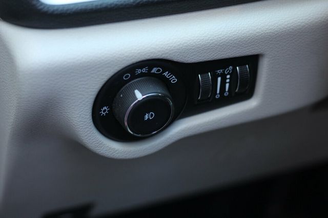 2024 Chrysler Pacifica ONE OWNER HYBRID SELECT W/ 10.1" UCONNECT NAVIGATION, LEATHER - 23039658 - 21
