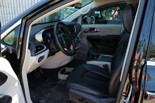 2024 Chrysler Pacifica ONE OWNER HYBRID SELECT W/ 10.1" UCONNECT NAVIGATION, LEATHER - 23039658 - 23