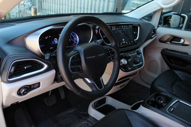 2024 Chrysler Pacifica ONE OWNER HYBRID SELECT W/ 10.1" UCONNECT NAVIGATION, LEATHER - 23039658 - 24