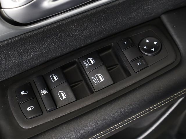 2024 Chrysler Pacifica Touring FWD - 23044998 - 38