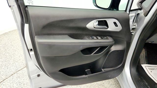2024 Chrysler Pacifica Touring L AWD w/ Wheelchair Lift, S Appearance & Safety Sphere - 23025778 - 9